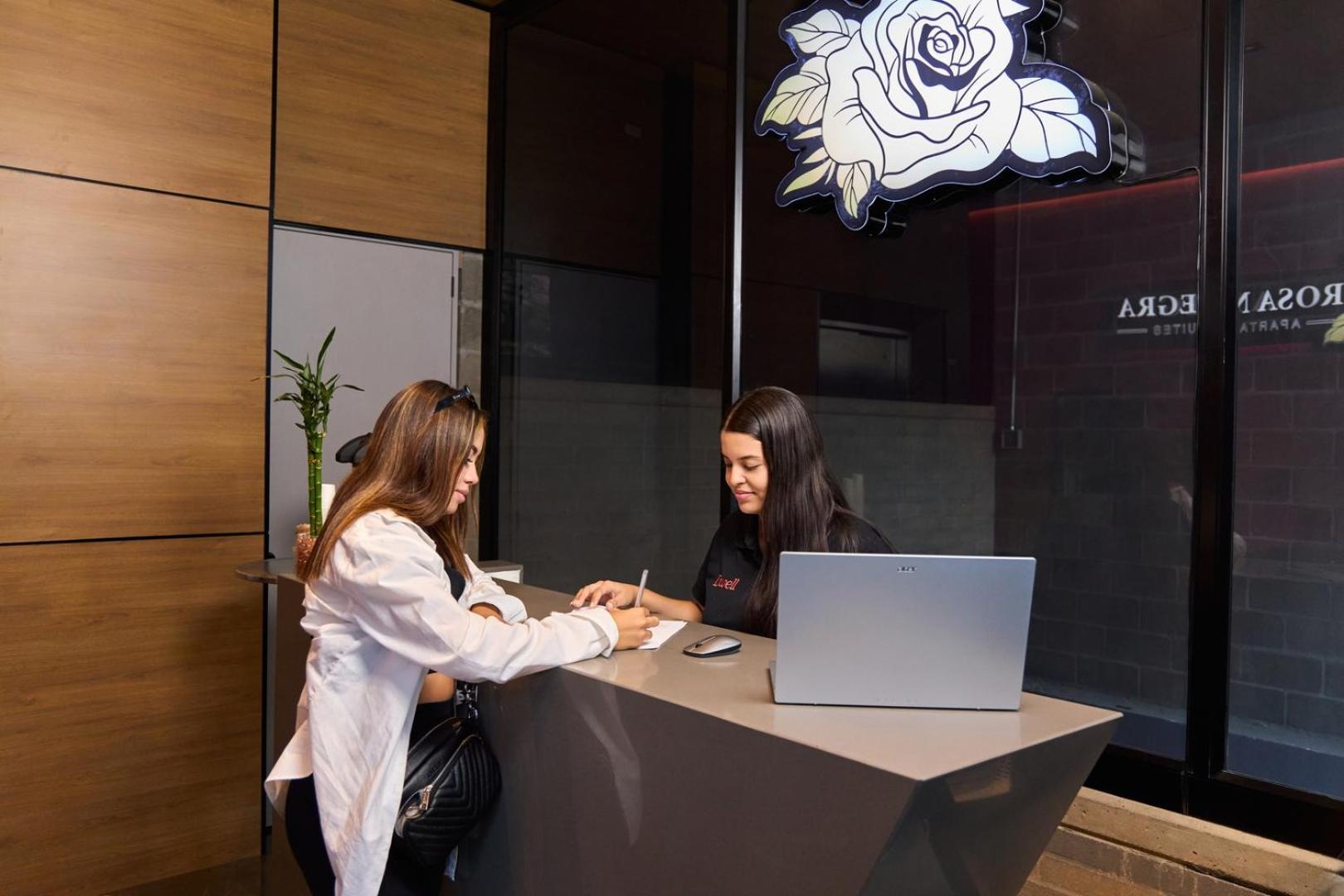 Rosa Negra Haven Cozy Stadio Aparta-Suite Medellin Bagian luar foto